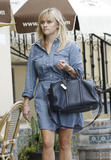 th_03130_Reese_Witherspoon_Out_for_Lunch_in_Brentwood_October_22_2012_066_122_115lo.jpg