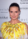 th_40628_celebrity_paradise.com_TheElder_HeidiKlum2010_05_26_Summer2010Collection10_122_223lo.jpg