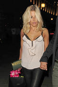 th_512703846_MollieKingSaturdaysmodelboyfriendDavid7i2V2P2f6QYl_122_256lo.jpg