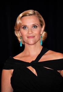 th_658617960_reese_white_house_dinner_celebutopia_CD042802_122_28lo.jpg
