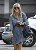 th_03160_Reese_Witherspoon_Out_for_Lunch_in_Brentwood_October_22_2012_075_122_81lo.jpg